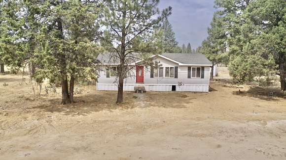 4.97 Acres of Residential Land with Home for Sale in Chiloquin, Oregon