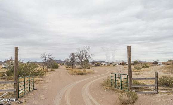 10 Acres of Land with Home for Sale in Tonopah, Arizona