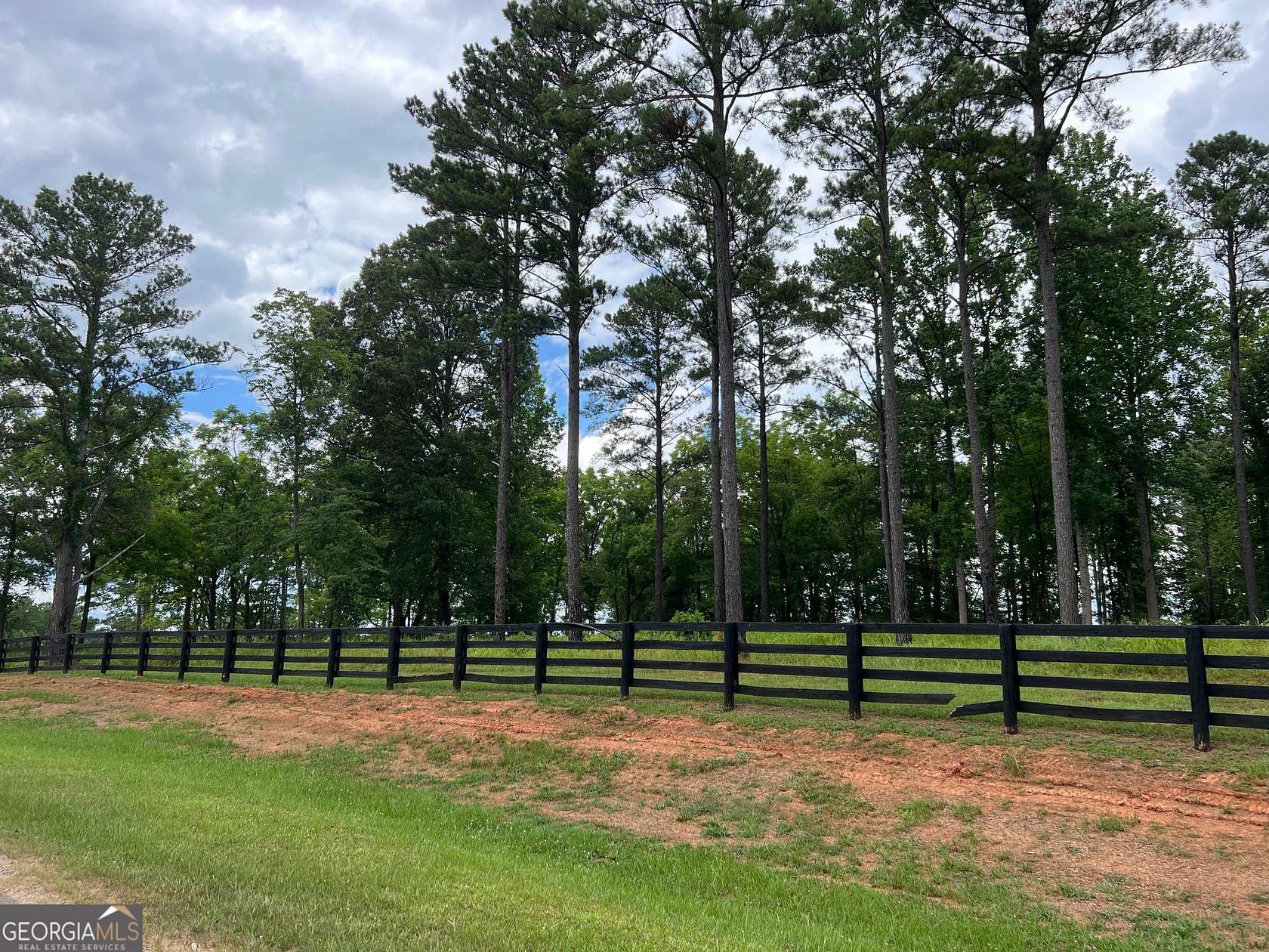 7 Acres of Land for Sale in Moreland, Georgia