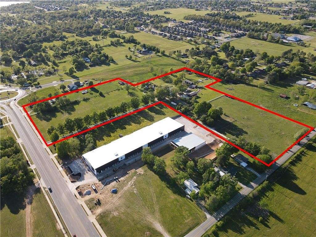 18 Acres of Improved Commercial Land for Sale in Springdale, Arkansas