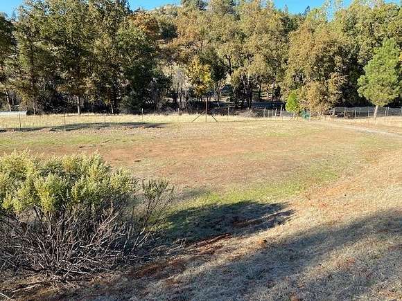 13.7 Acres of Land for Sale in Mountain Ranch, California