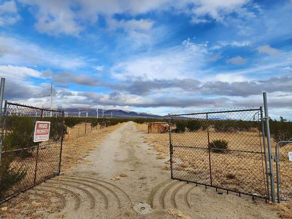 15 Acres of Agricultural Land for Sale in Rosamond, California