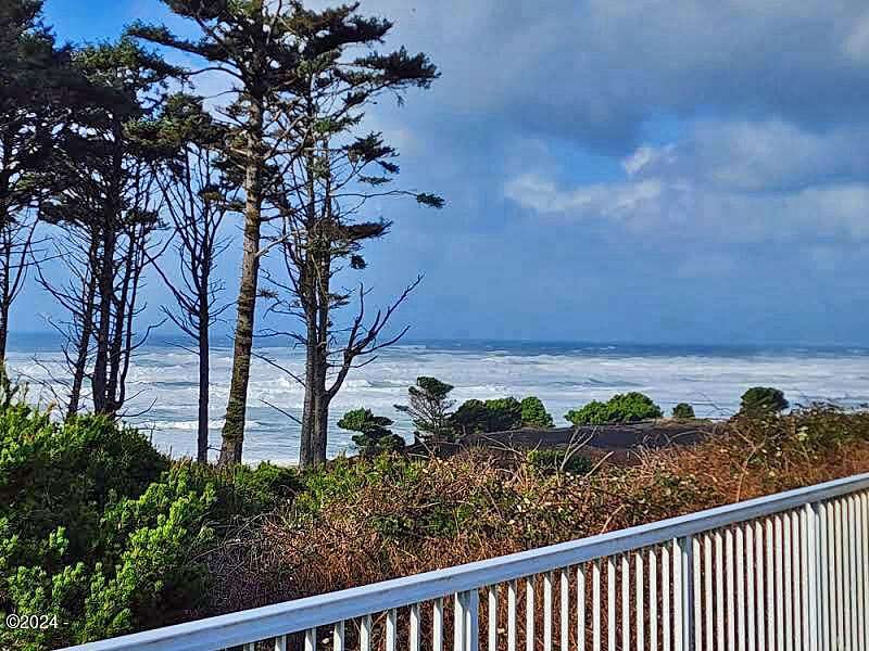 0.05 Acres of Residential Land for Sale in Newport, Oregon