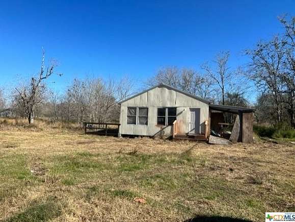2.5 Acres of Residential Land with Home for Sale in Victoria, Texas