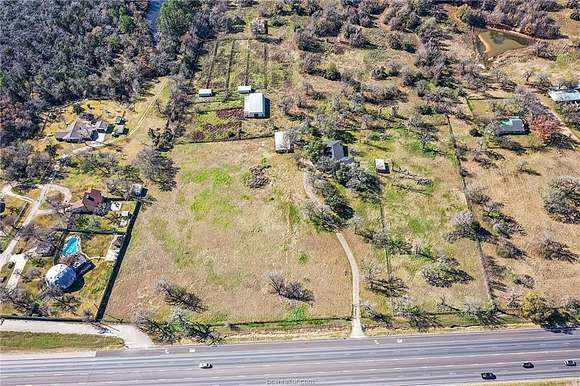 6.89 Acres of Commercial Land for Sale in Hearne, Texas