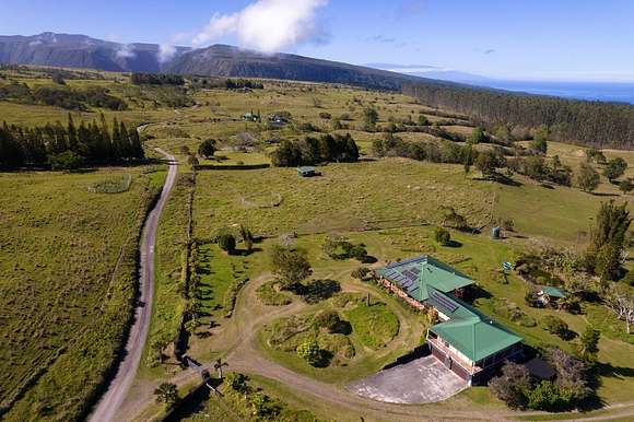 27.516 Acres of Land with Home for Sale in Honokaa, Hawaii
