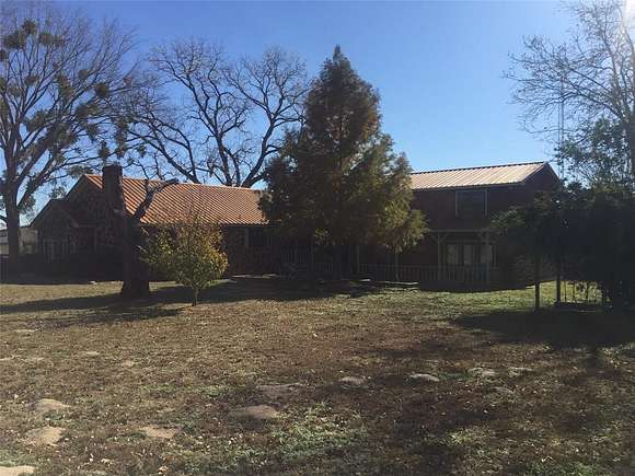 21.5 Acres of Agricultural Land with Home for Sale in Montalba, Texas
