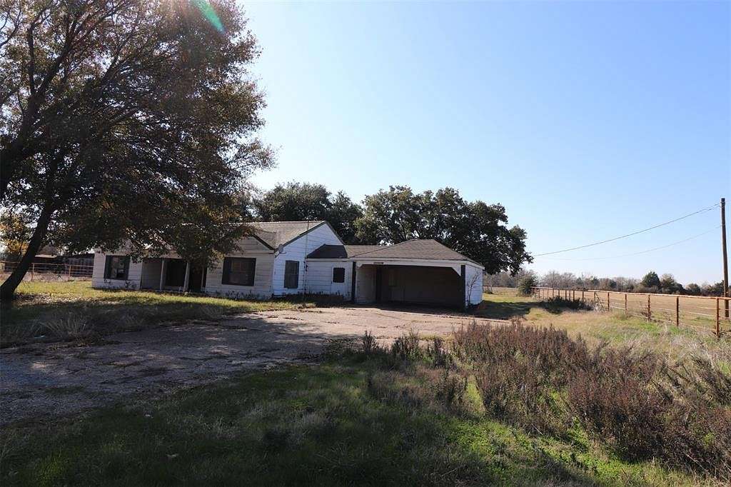 2 Acres of Residential Land with Home for Sale in Tool, Texas