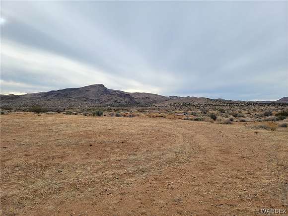 4.35 Acres of Land for Sale in Golden Valley, Arizona