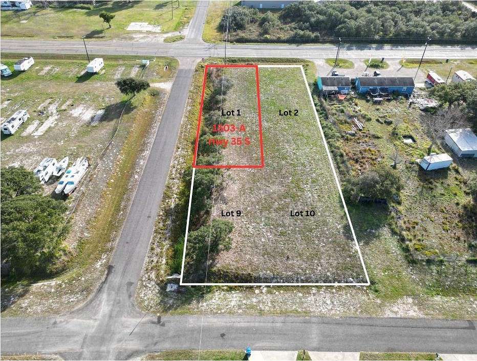 0.34 Acres of Mixed-Use Land for Sale in Rockport, Texas