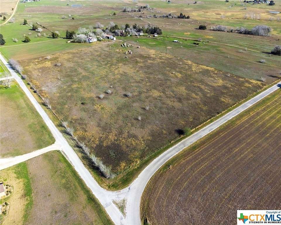 5.492 Acres of Residential Land for Sale in Shiner, Texas