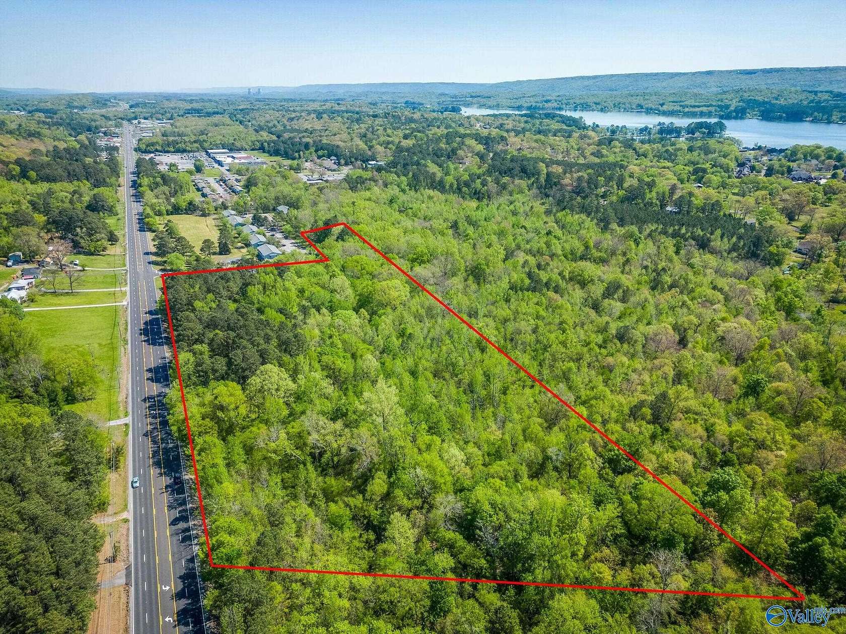 13.5 Acres of Commercial Land for Sale in Scottsboro, Alabama