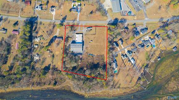 8 Acres of Improved Commercial Land for Sale in Guntersville, Alabama