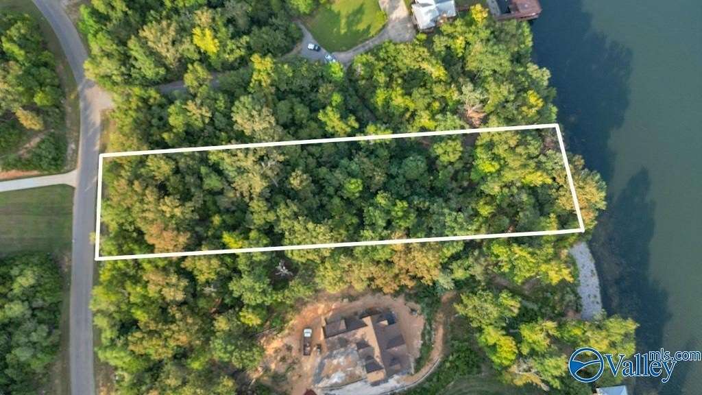 1.28 Acres of Residential Land for Sale in Scottsboro, Alabama