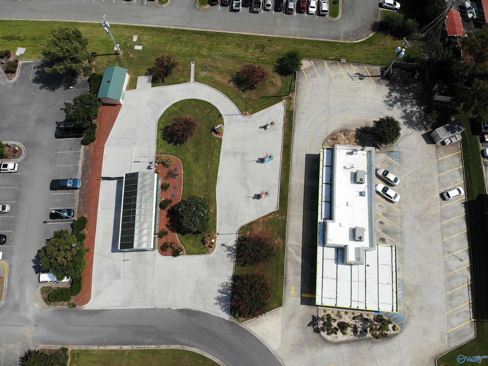 1 Acre of Improved Commercial Land for Sale in Guntersville, Alabama