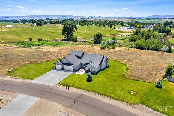 2.3 Acres of Residential Land with Home for Sale in Wilder, Idaho