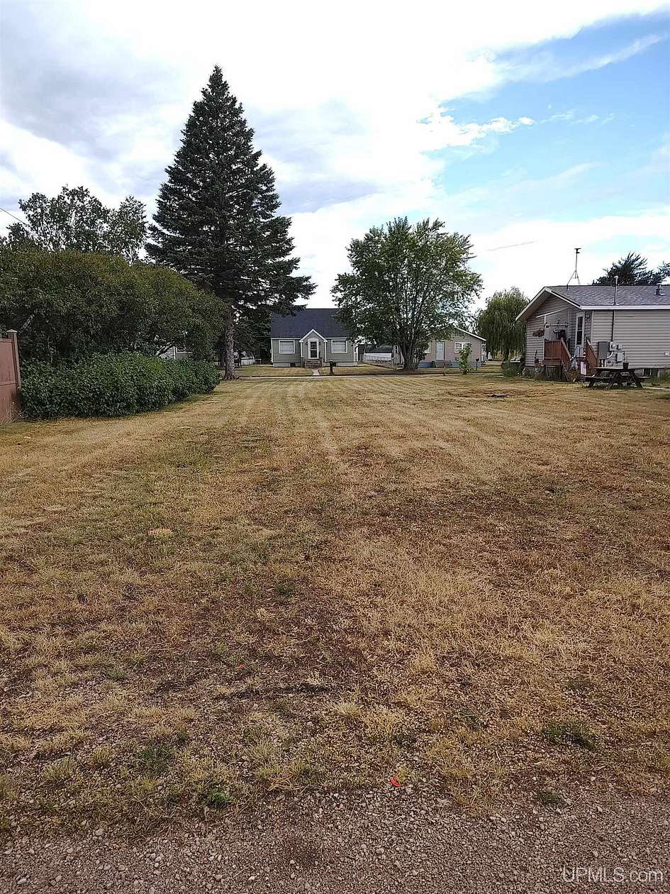 0.25 Acres of Residential Land for Sale in Escanaba, Michigan