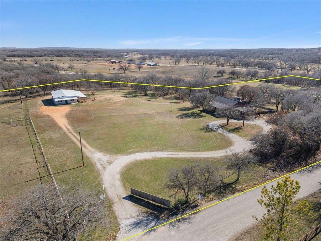 14.38 Acres of Land with Home for Sale in Alvord, Texas