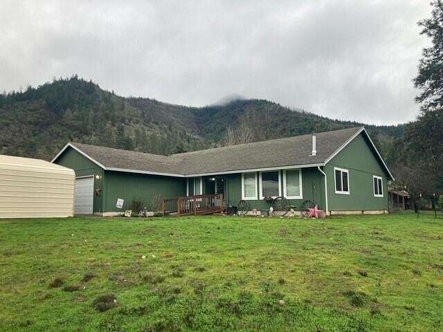 2.2 Acres of Residential Land with Home for Sale in Rogue River, Oregon