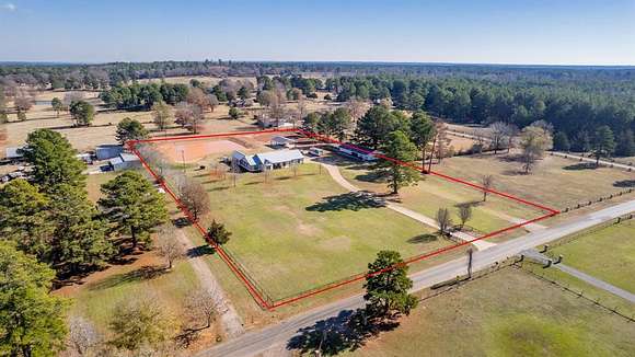 5 Acres of Residential Land with Home for Sale in Kilgore, Texas
