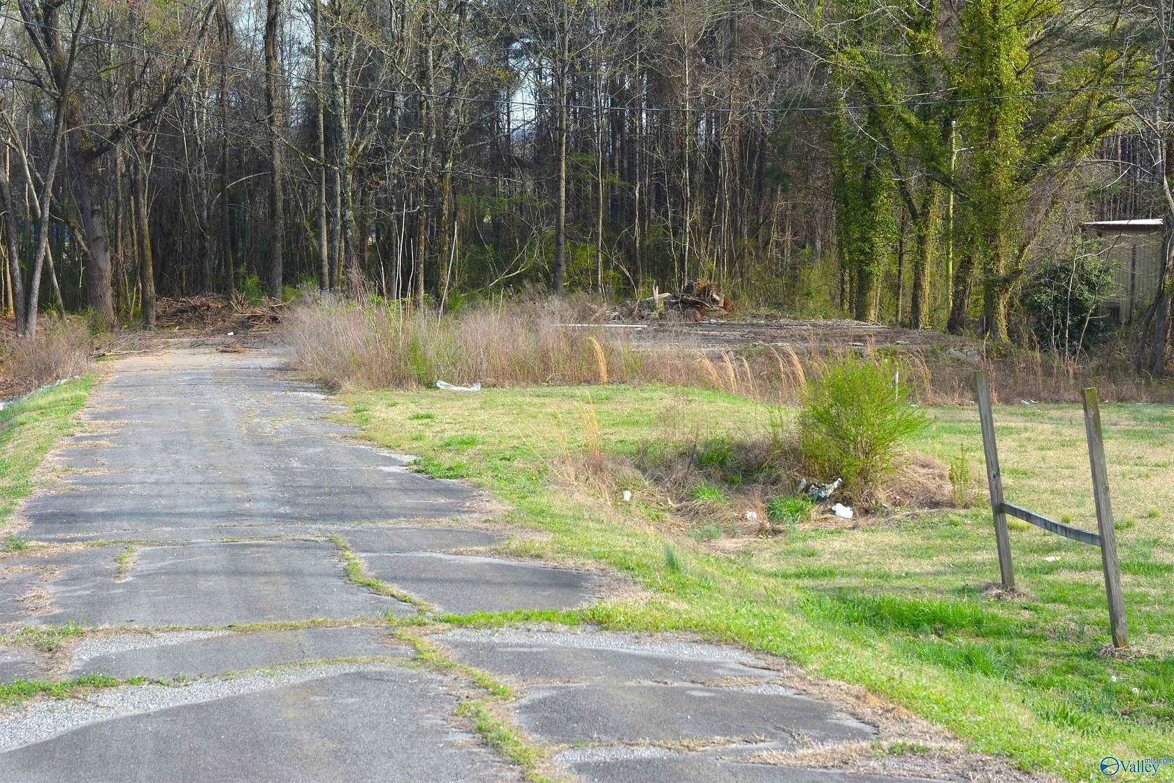 1.38 Acres of Commercial Land for Sale in Scottsboro, Alabama