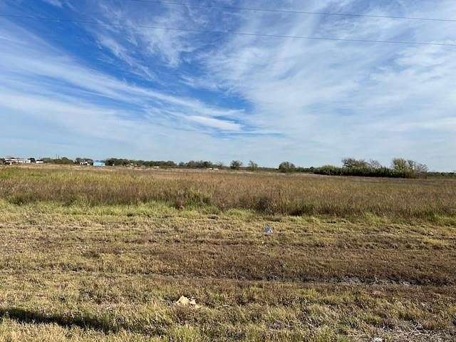 10 Acres of Land for Sale in Kaufman, Texas
