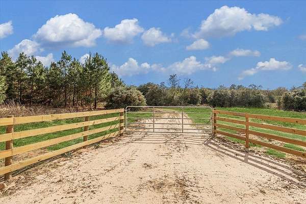 25.1 Acres of Commercial Land for Sale in Hempstead, Texas