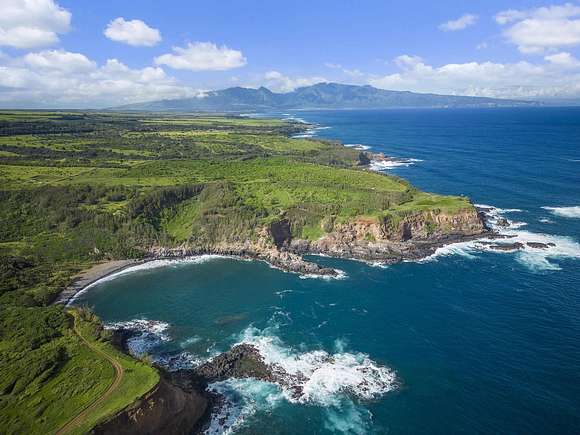 82.2 Acres of Recreational Land for Sale in Haʻikū, Hawaii