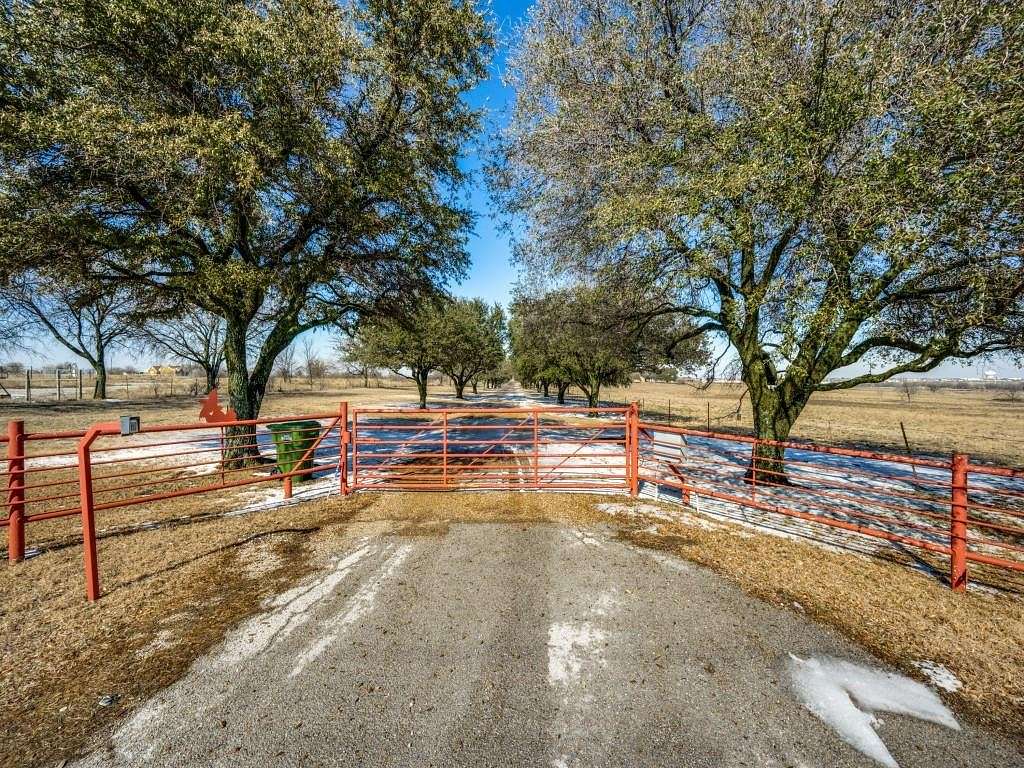 298 Acres of Land for Sale in Fort Worth, Texas