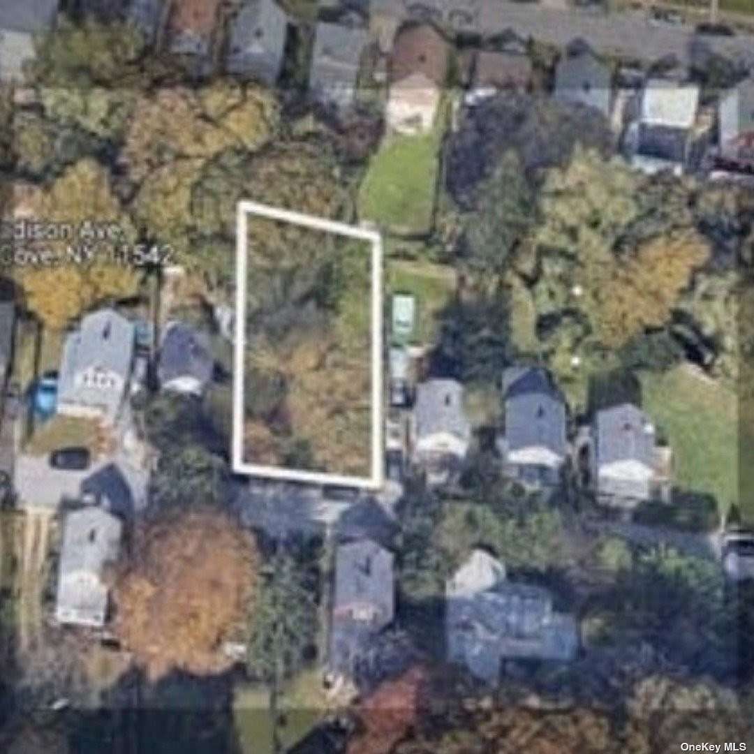 0.13 Acres of Residential Land for Sale in Glen Cove, New York