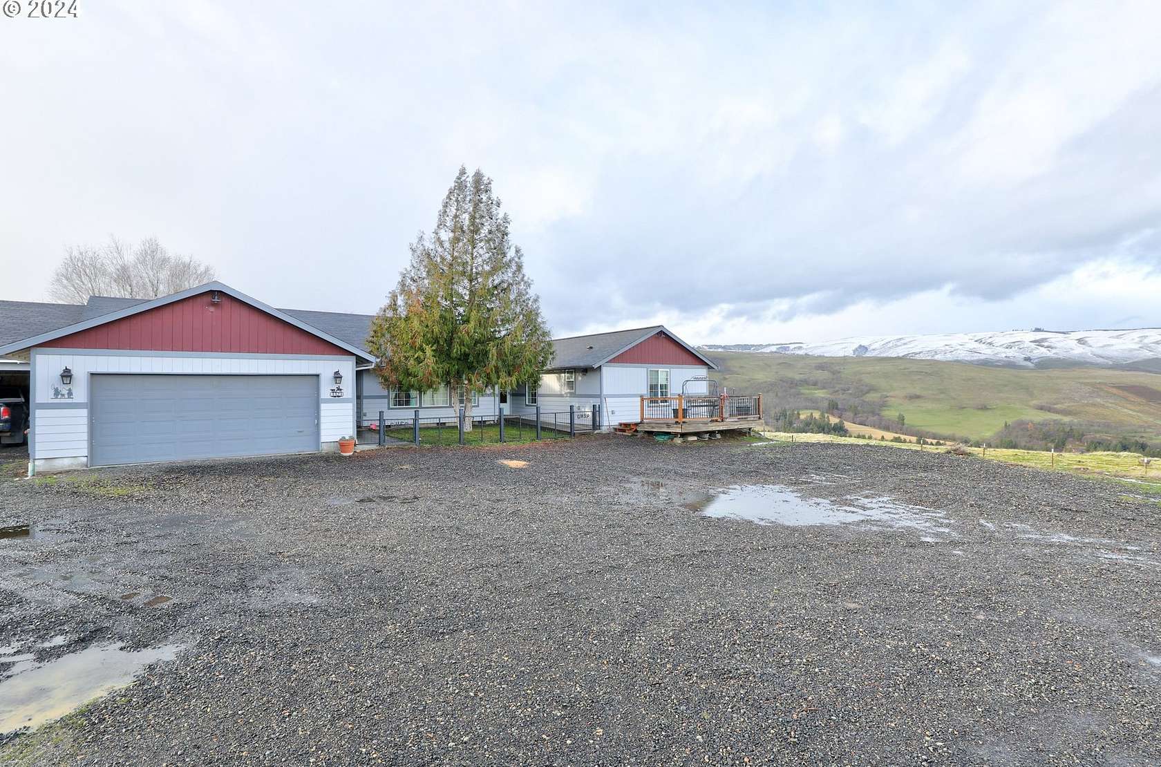 15.8 Acres of Land with Home for Sale in The Dalles, Oregon