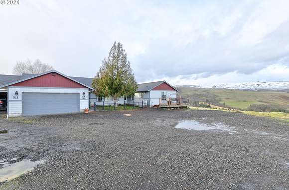 15.8 Acres of Land with Home for Sale in The Dalles, Oregon