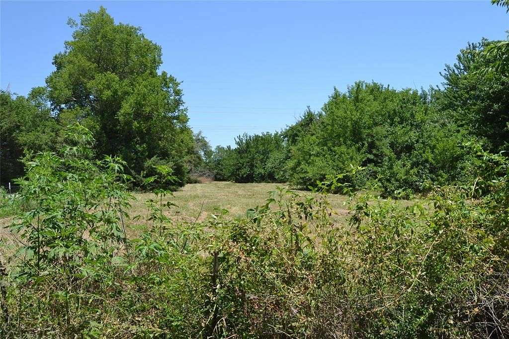 3 Acres of Land for Sale in Savoy, Texas