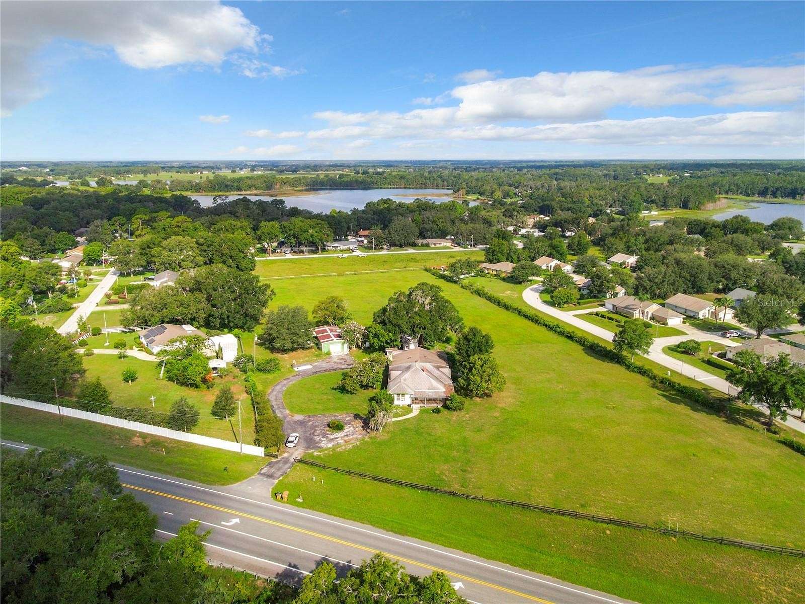 5 Acres of Improved Mixed-Use Land for Sale in Umatilla, Florida