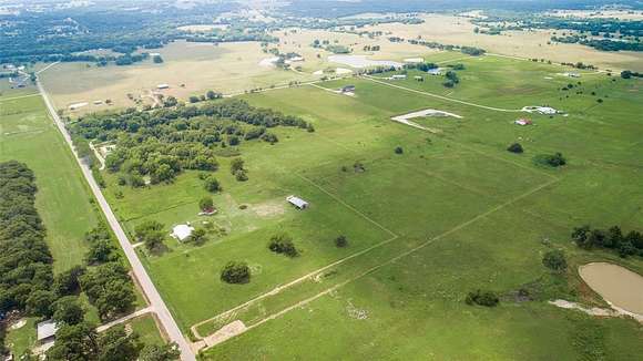 10 Acres of Land for Sale in Gainesville, Texas
