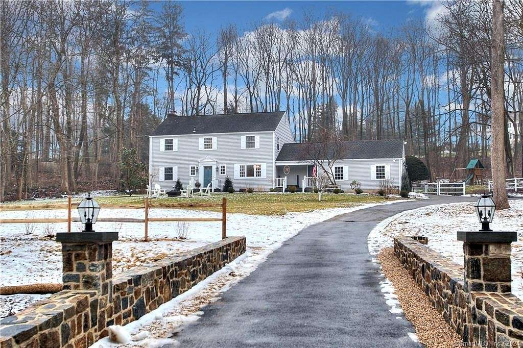 2.1 Acres of Residential Land with Home for Sale in New Canaan, Connecticut