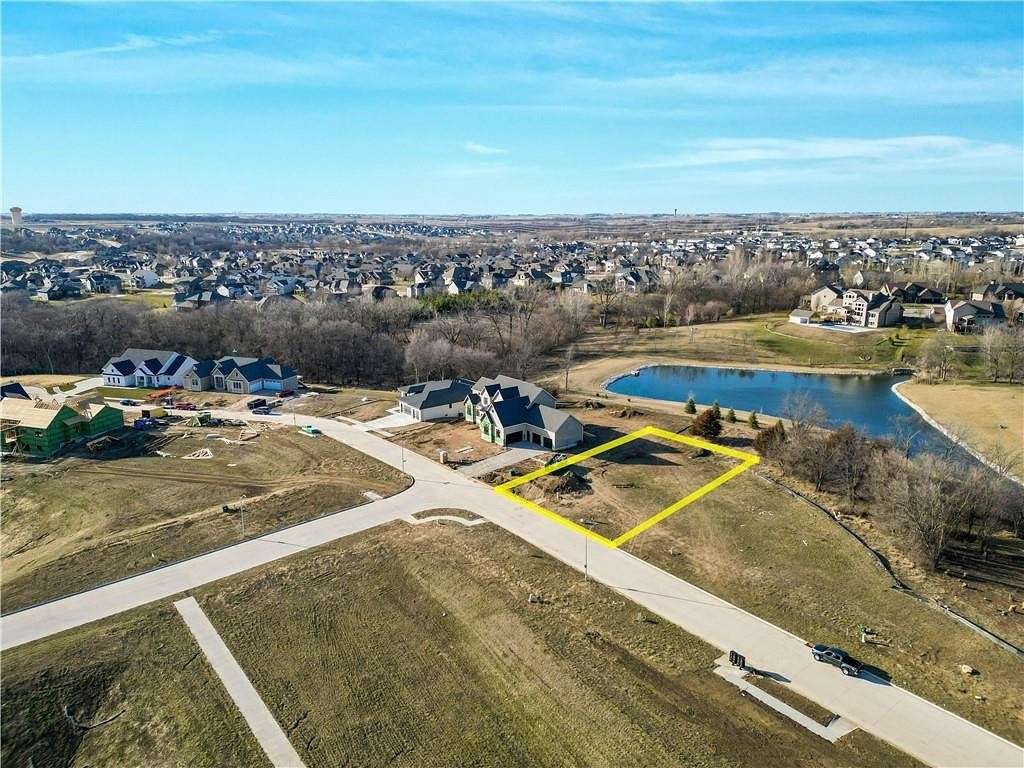 0.59 Acres of Residential Land for Sale in Urbandale, Iowa