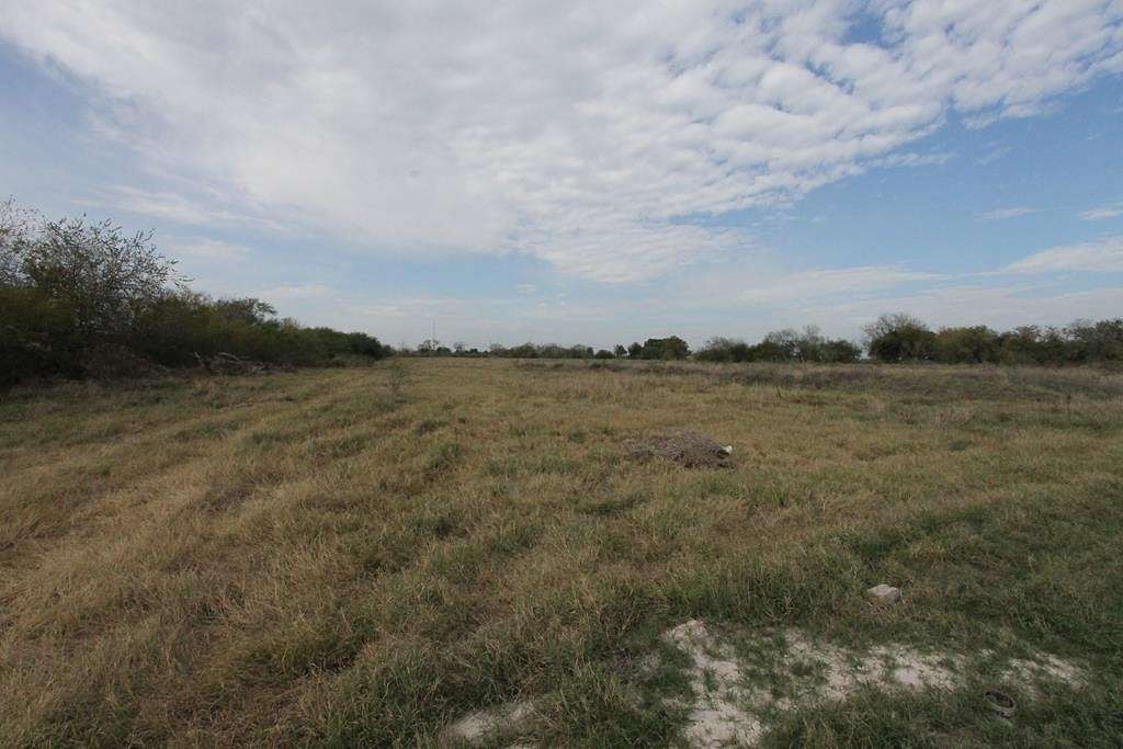 8.2 Acres of Mixed-Use Land for Sale in Beeville, Texas