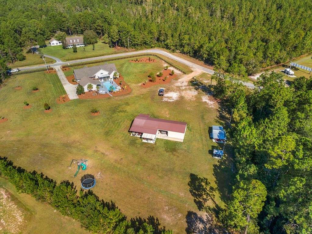3.1 Acres of Residential Land with Home for Sale in Baxley, Georgia