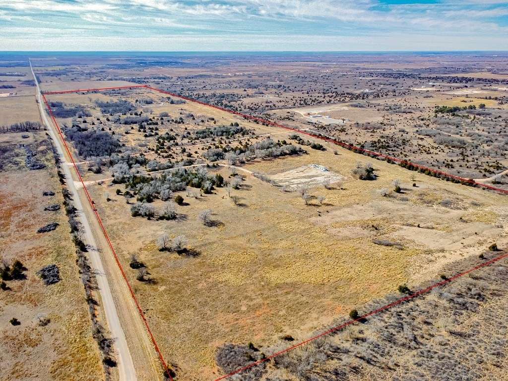 173 Acres of Recreational Land with Home for Sale in Sweetwater, Oklahoma