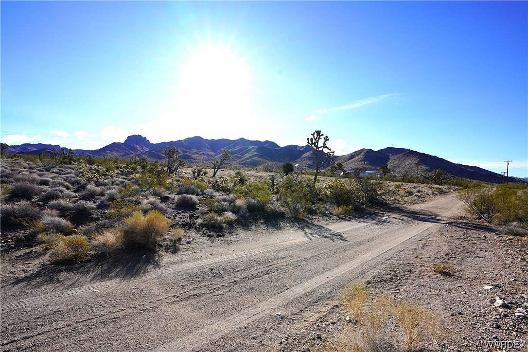 1.1 Acres of Land for Sale in Dolan Springs, Arizona