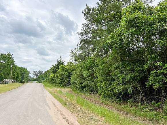 28 Acres of Recreational Land for Sale in Crockett, Texas