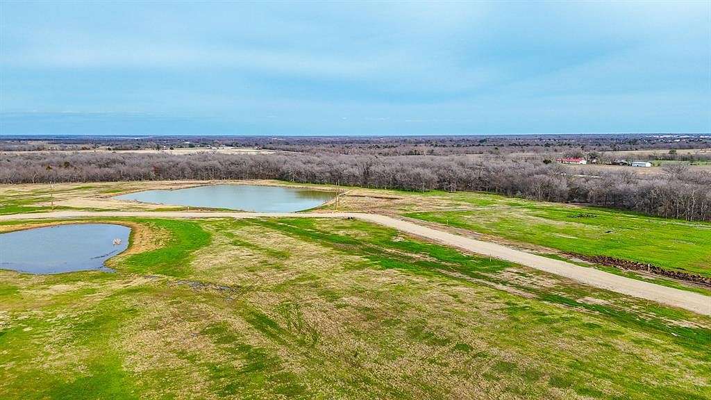 2 Acres of Residential Land for Sale in Corsicana, Texas