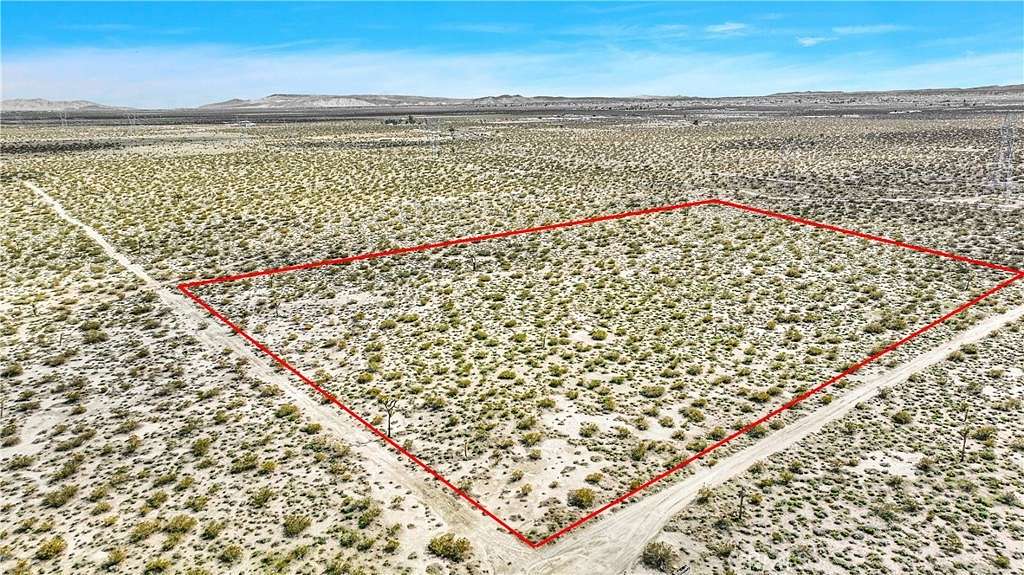 16.2 Acres of Land for Sale in Phelan, California