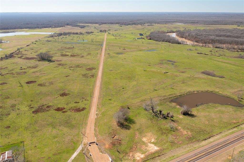 15 Acres of Land for Sale in Cayuga, Texas