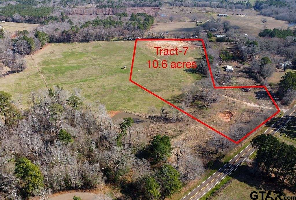 10.6 Acres of Land for Sale in Jacksonville, Texas