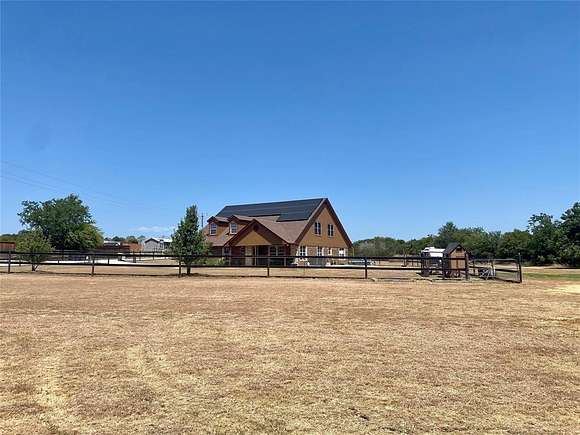 2.5 Acres of Residential Land with Home for Sale in Granbury, Texas