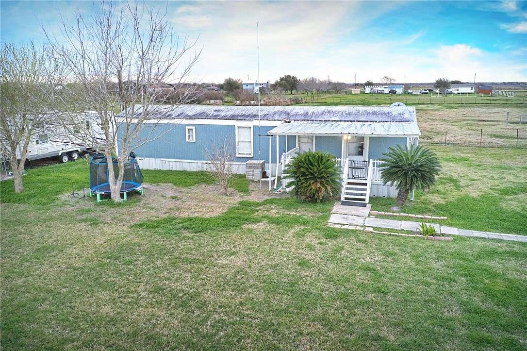2 Acres of Residential Land with Home for Sale in Sinton, Texas