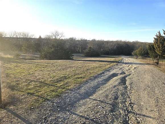 2.6 Acres of Residential Land for Sale in Van Alstyne, Texas
