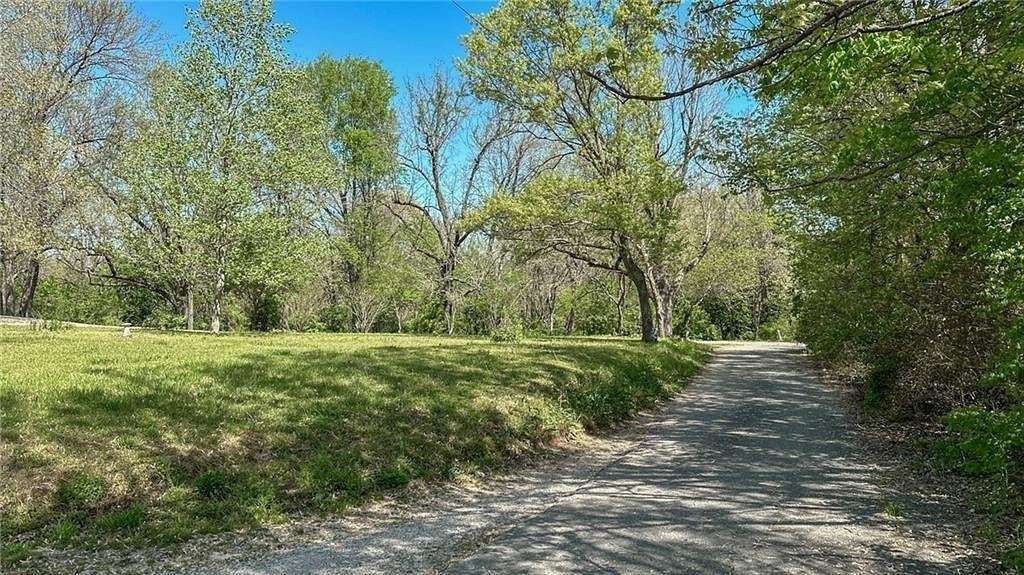 5.33 Acres of Land with Home for Sale in Fayetteville, Arkansas